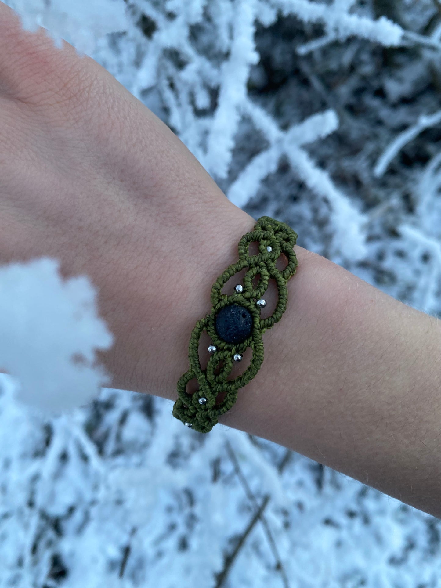 Waldbriese-Armband mit Lavastein