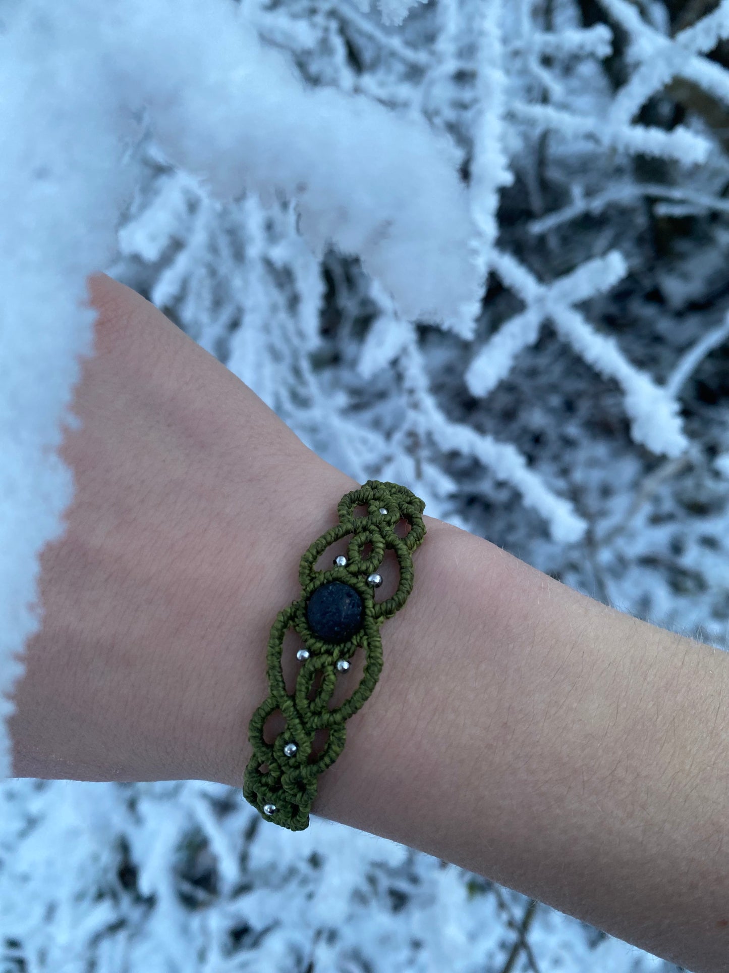 Waldbriese-Armband mit Lavastein
