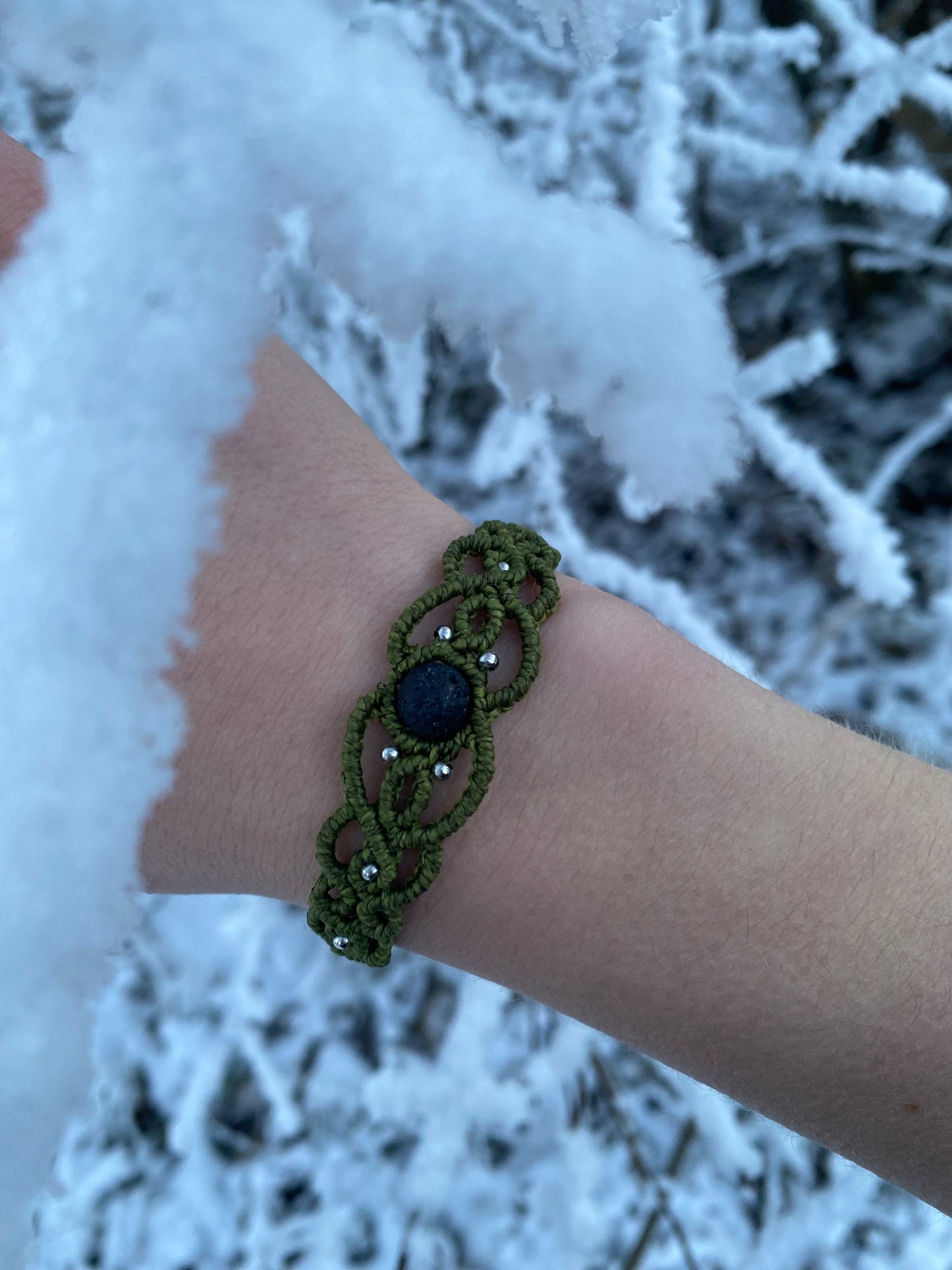 Waldbriese-Armband mit Lavastein