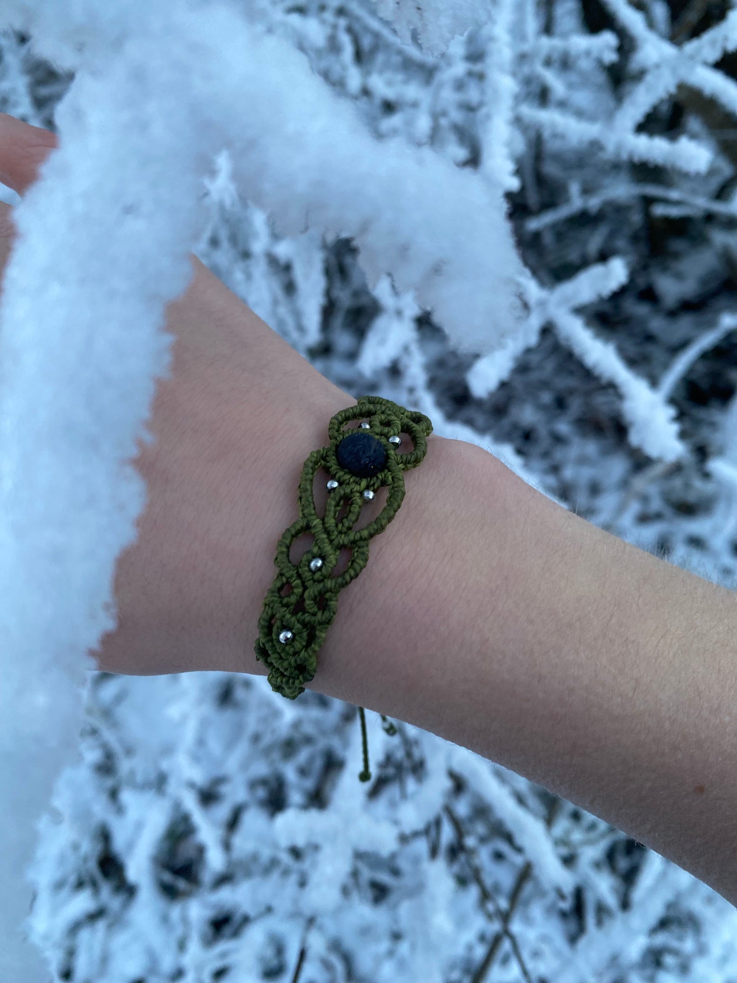 Waldbriese-Armband mit Lavastein